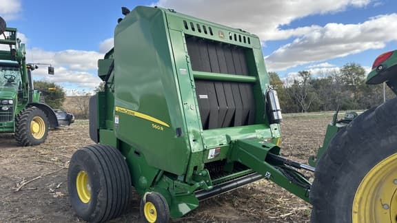 Image of John Deere 560R equipment image 1
