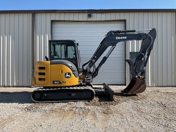 Image of John Deere 60P equipment image 2