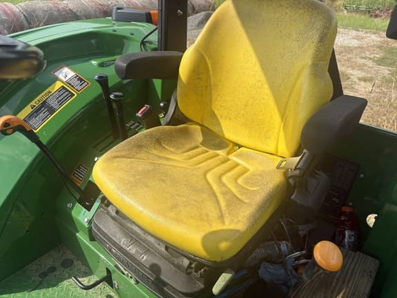 Image of John Deere 6105E equipment image 4