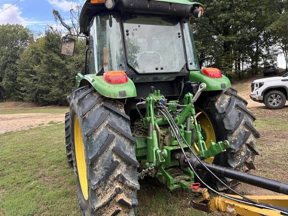 Image of John Deere 6105E equipment image 4