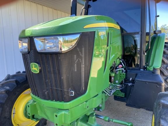 Image of John Deere 6105E equipment image 3
