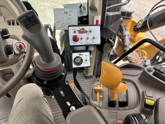 Image of John Deere 6110M equipment image 2