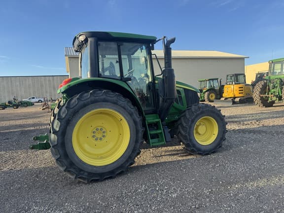 Image of John Deere 6110M equipment image 3