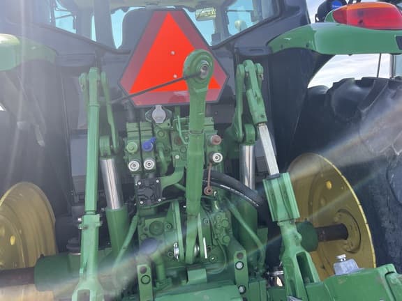 Image of John Deere 6110M equipment image 3