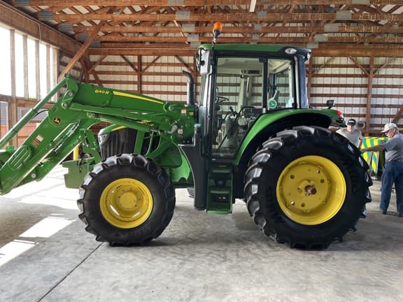 Image of John Deere 6110M equipment image 2