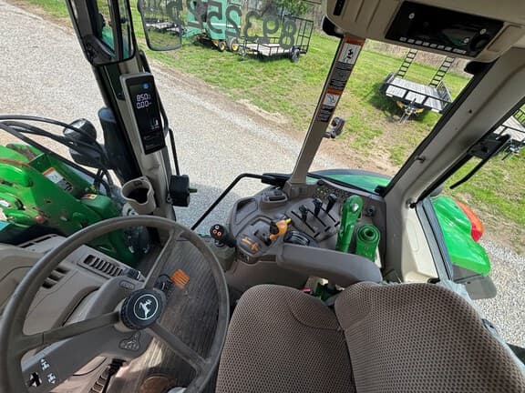 Image of John Deere 6110M equipment image 4