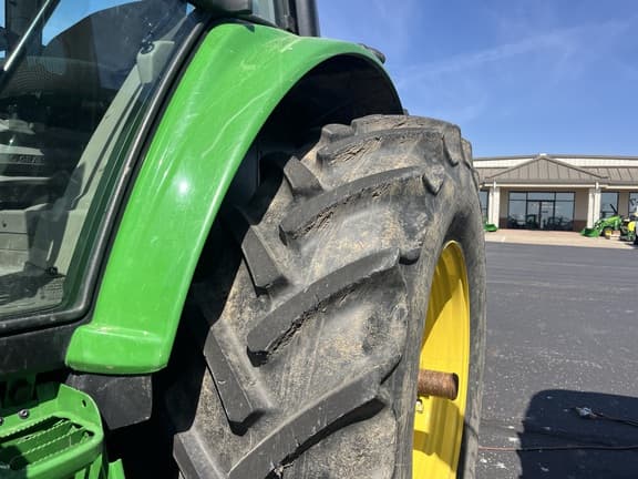 Image of John Deere 6110M equipment image 2