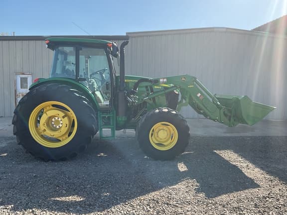 Image of John Deere 6120E equipment image 4