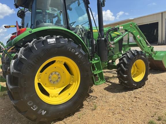 Image of John Deere 6120E equipment image 3