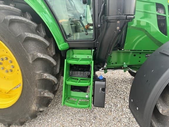 Image of John Deere 6120M equipment image 4