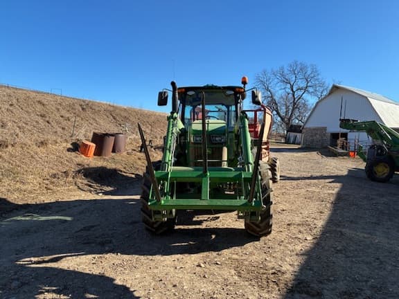 Image of John Deere 6135E equipment image 4