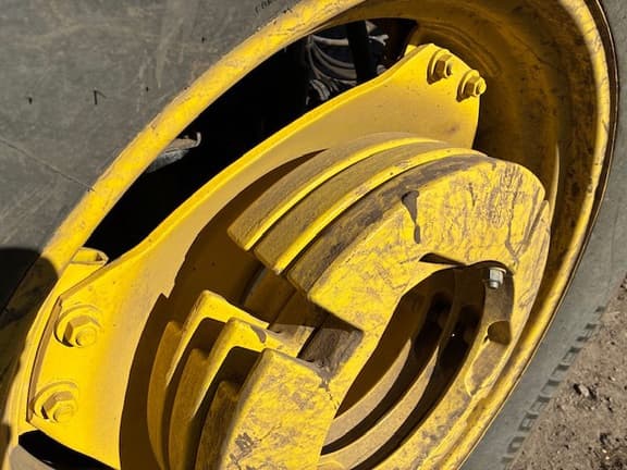 Image of John Deere 6135E equipment image 3