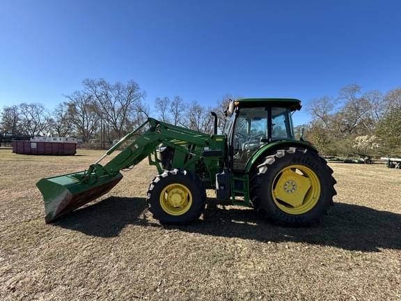 Image of John Deere 6135E equipment image 1