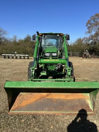 Image of John Deere 6135E equipment image 3