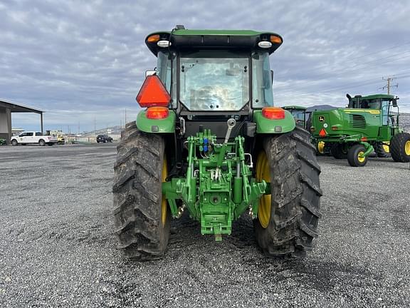 Image of John Deere 6135E equipment image 3