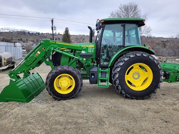 Image of John Deere 6135E equipment image 1