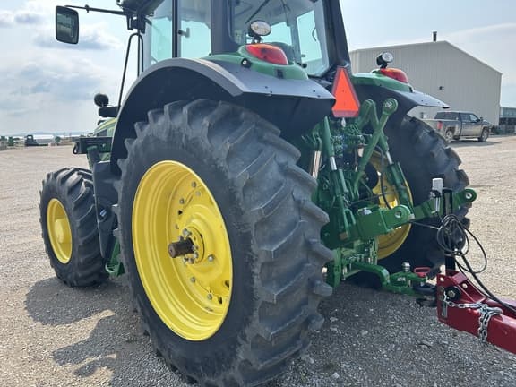 Image of John Deere 6155M equipment image 4