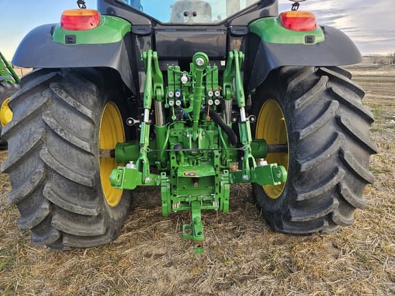 Image of John Deere 6155M equipment image 4