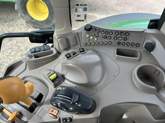 Image of John Deere 6155M equipment image 4