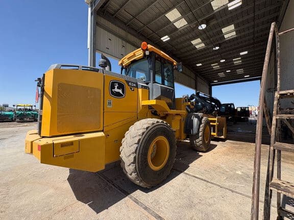 Image of John Deere 624P equipment image 1