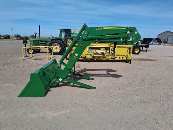 Image of John Deere 640R equipment image 1