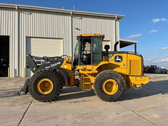 Image of John Deere 644P equipment image 1