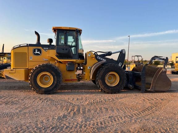 Image of John Deere 644P equipment image 1