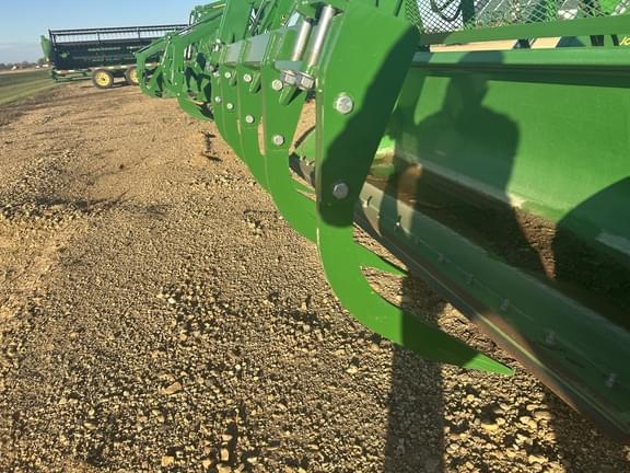 Image of John Deere 660R equipment image 3