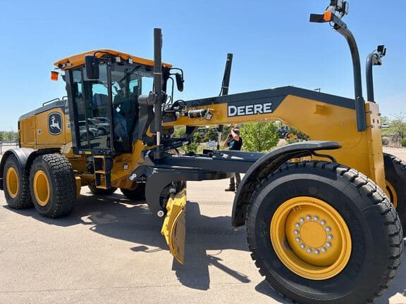 Image of John Deere 672G Primary image
