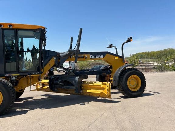 Image of John Deere 672G equipment image 1
