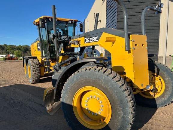 Image of John Deere 672G equipment image 4