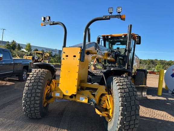 Image of John Deere 672G equipment image 3