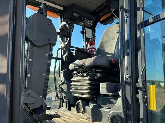 Image of John Deere 672G equipment image 1