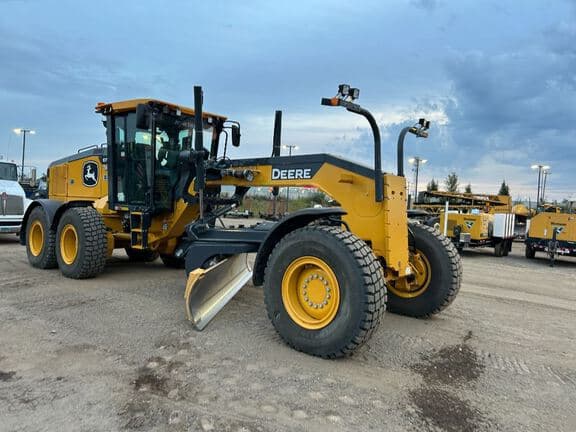Image of John Deere 672G Primary image