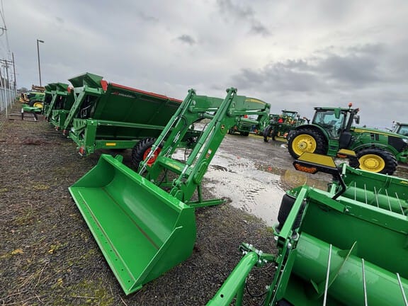 2023 John Deere 680R Equipment Image0