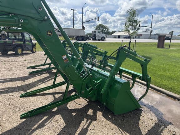 Image of John Deere 680R equipment image 2