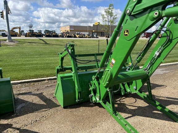 Image of John Deere 680R equipment image 3