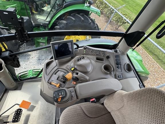 Image of John Deere 6R 120 equipment image 2