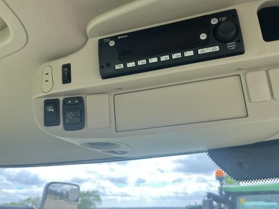 Image of John Deere 6R 155 equipment image 4