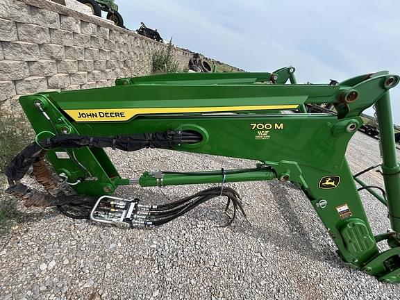 Image of John Deere 700M equipment image 3