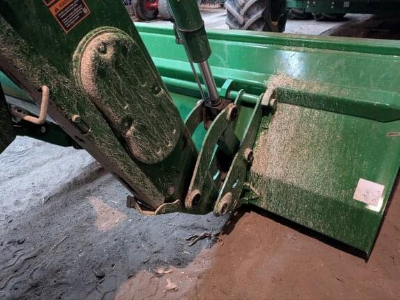 Image of John Deere 700M Image 1