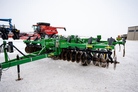 Image of John Deere 714 equipment image 3