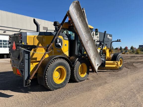 Image of John Deere 772G equipment image 4