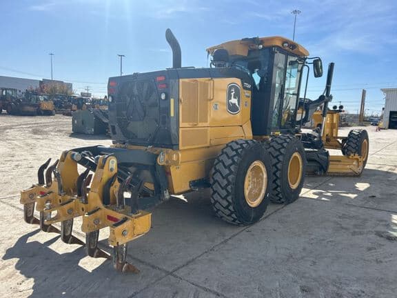 Image of John Deere 772G equipment image 4