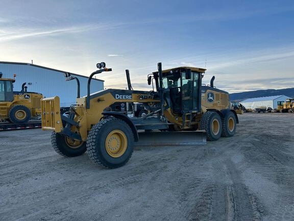 2023 John Deere 772G Equipment Image0