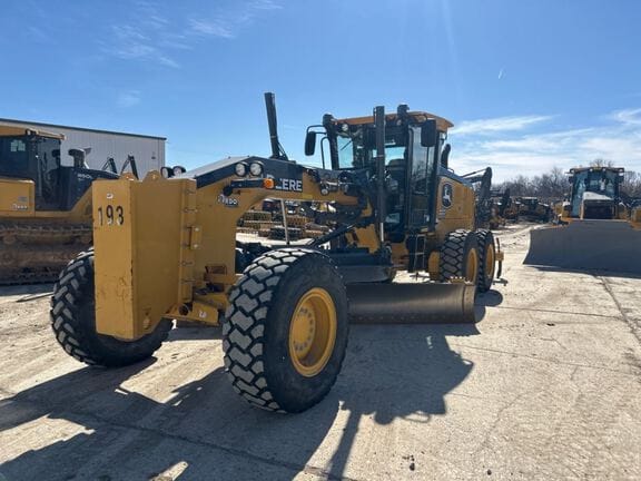 2023 John Deere 772G Equipment Image0