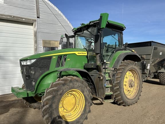 Image of John Deere 7R 210 equipment image 1