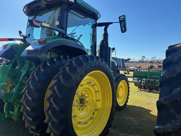 Image of John Deere 7R 210 equipment image 4