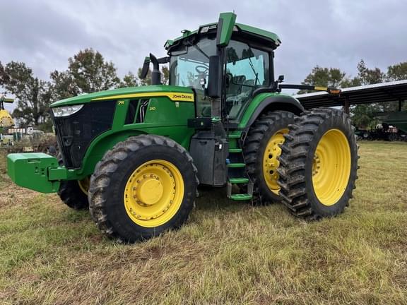 Image of John Deere 7R 210 equipment image 2