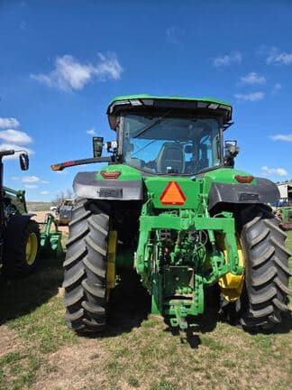 Image of John Deere 7R 210 equipment image 2